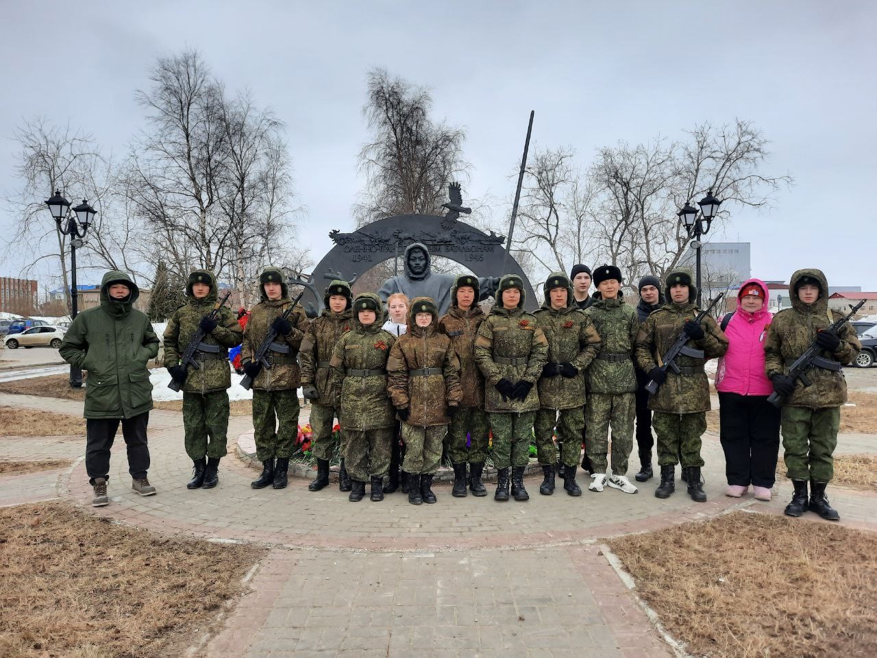 С 28 апреля по 9 мая учащиеся школы под руководством опытного наставника, руководителя школьного музея Алсуфьевой Лидии Ивановны и учителя Ледкова Алексея Петровича.